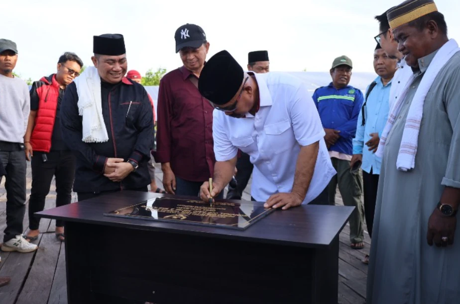 Warga Tani Baru Kini Nikmati Listrik 24 Jam : Bupati Kukar Resmikan PLTS Komunal